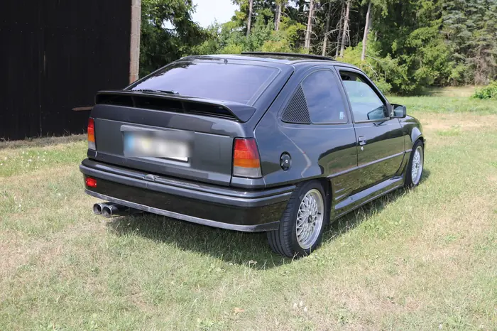 Opel Kadett GSi Heckansicht 1
